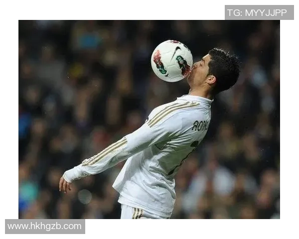 球星女友挑战足球场展现惊人球技引发热议