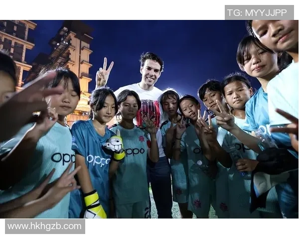 足球巨星兄妹情深携手逐梦赛场书写家族荣耀篇章 足球巨星兄妹情深携手逐梦赛场书写家族荣耀篇章